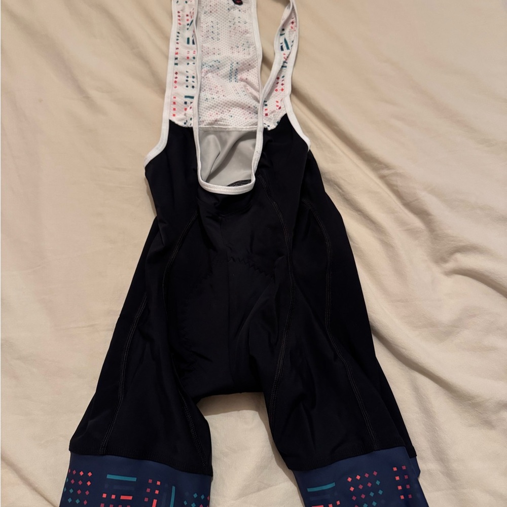 Specialized Jersey, Bib, & Vest Cycling Bundle - Picture 10 of 12